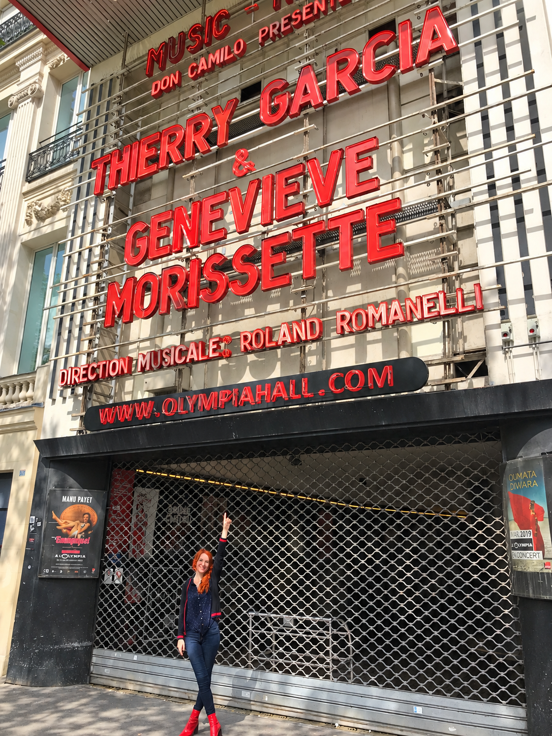 La Morissette pointe son nom sur la façade de l’Olympia, Paris